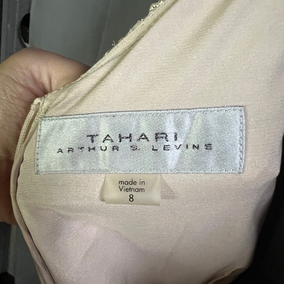 Tahari by Arthur S. Levine Gold Embroidered Evening Gown Size 8 Mermaid Lace - Picture 12 of 14